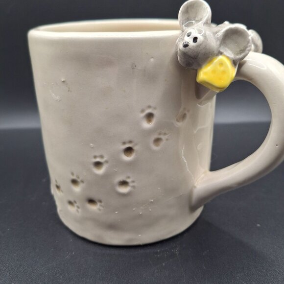 Mouse-Themed Ceramic Mug With Mouse & Cheese Handle Made in Japan - Picture 2 of 5